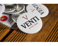 Κονκάρδες προσωπικού Venti Wine Bar