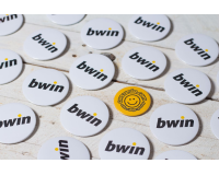 Διαφημιστικές κονκάρδες bwin