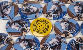 Tourist badge buttons