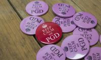 Κονκάρδες Keep Calm & PDG μαγνήτης και παραμάνα