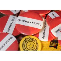 Κονκάρδες προσωπικού Assembly Hotel