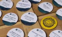 Κονκάρδες προσωπικού ναυτιλιακής εταιρείας
