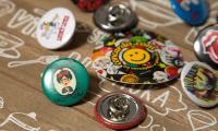 Κλασσικές κονκάρδες pins πέτου
