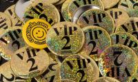 Χρυσές κονκάρδες VIP