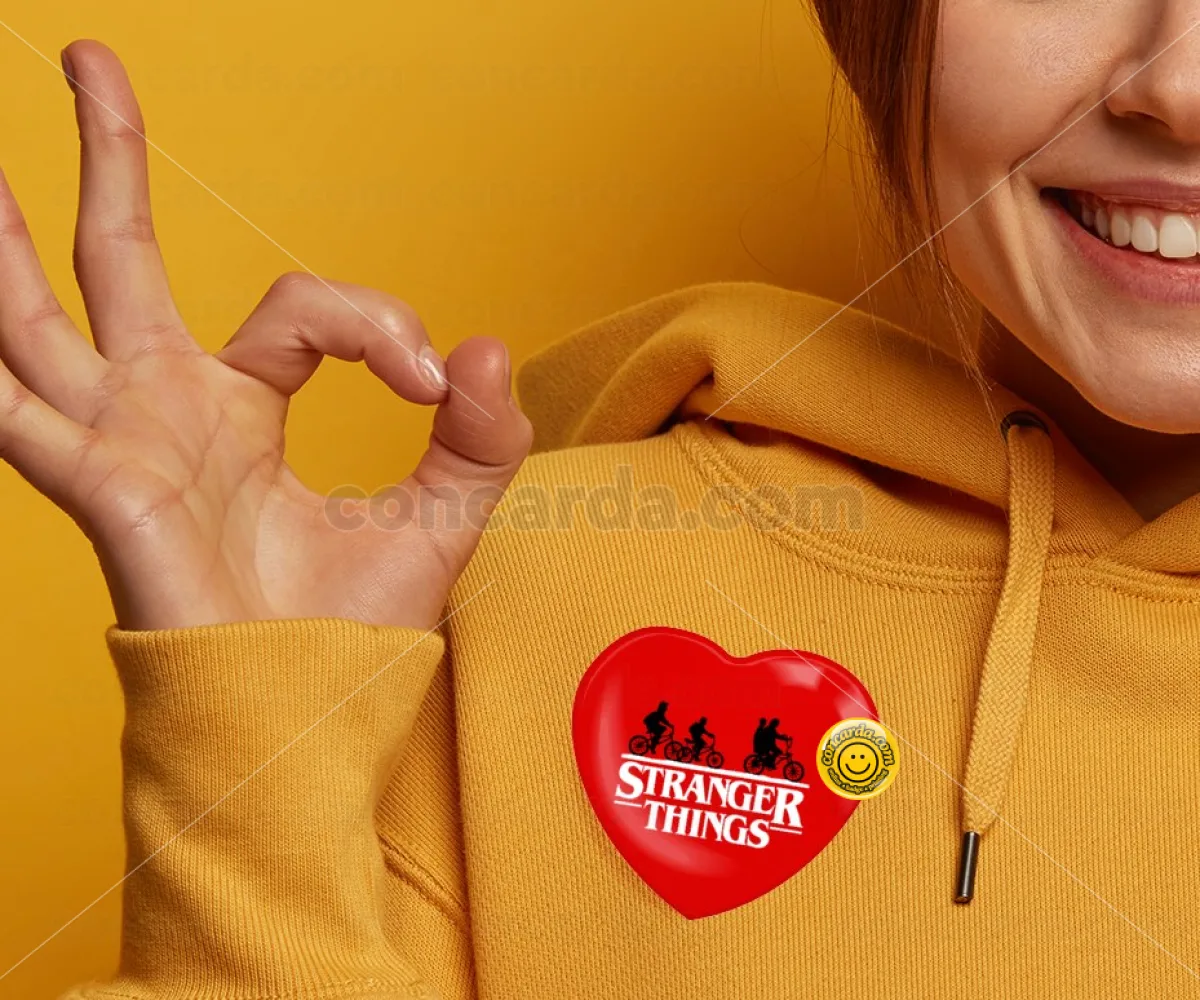 Stranger Things red — Κονκάρδα Καρδιά 57mm