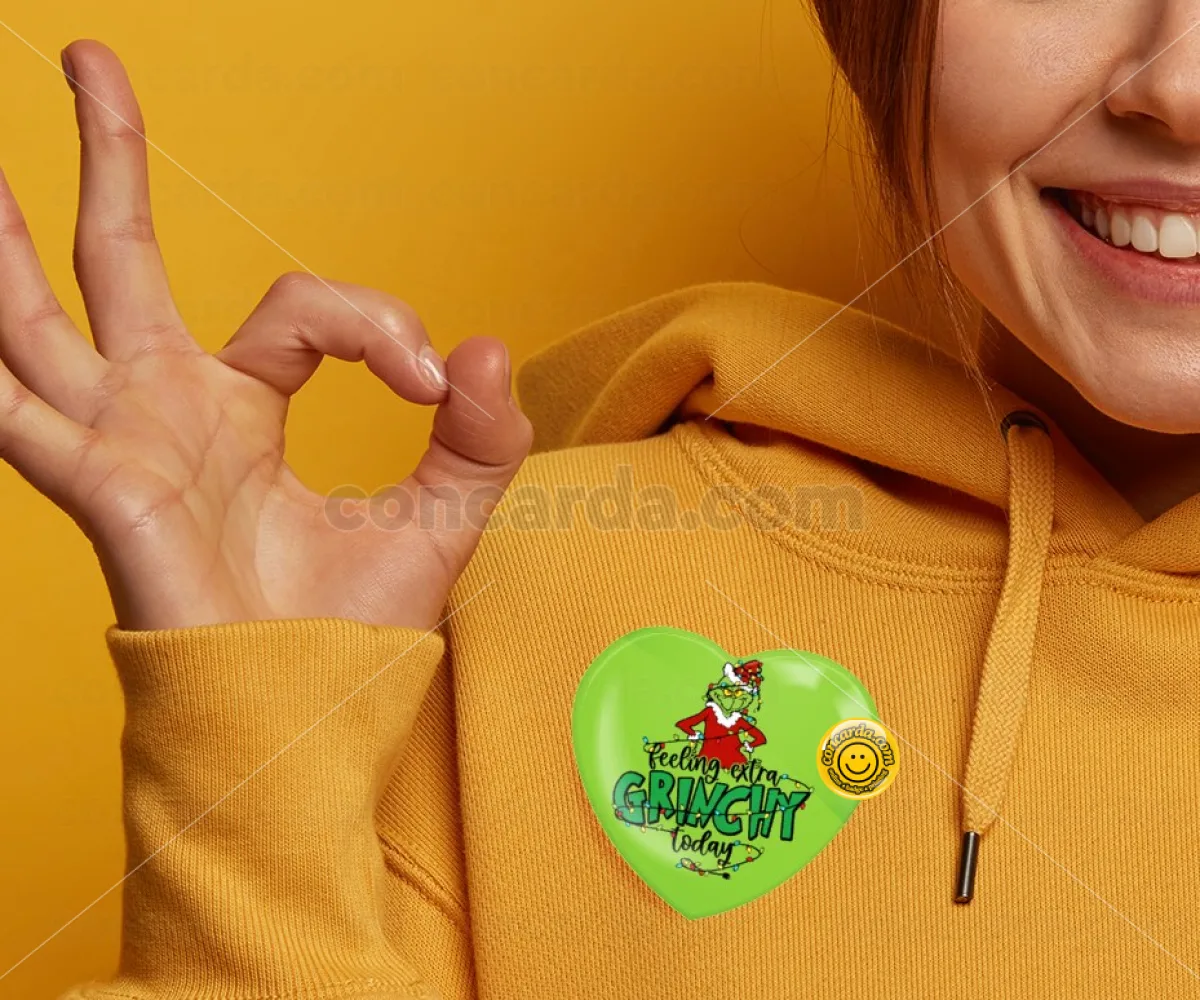 Grinch Feeling Extra Grinchy Today — Κονκάρδα Καρδιά 57mm