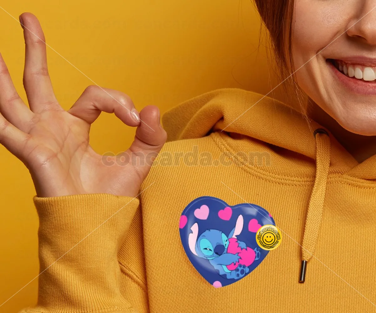 Lilo &amp; Stitch hugs and hearts — Κονκάρδα Καρδιά 57mm