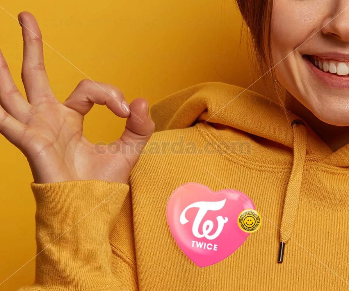 Twice — Κονκάρδα Καρδιά 57mm