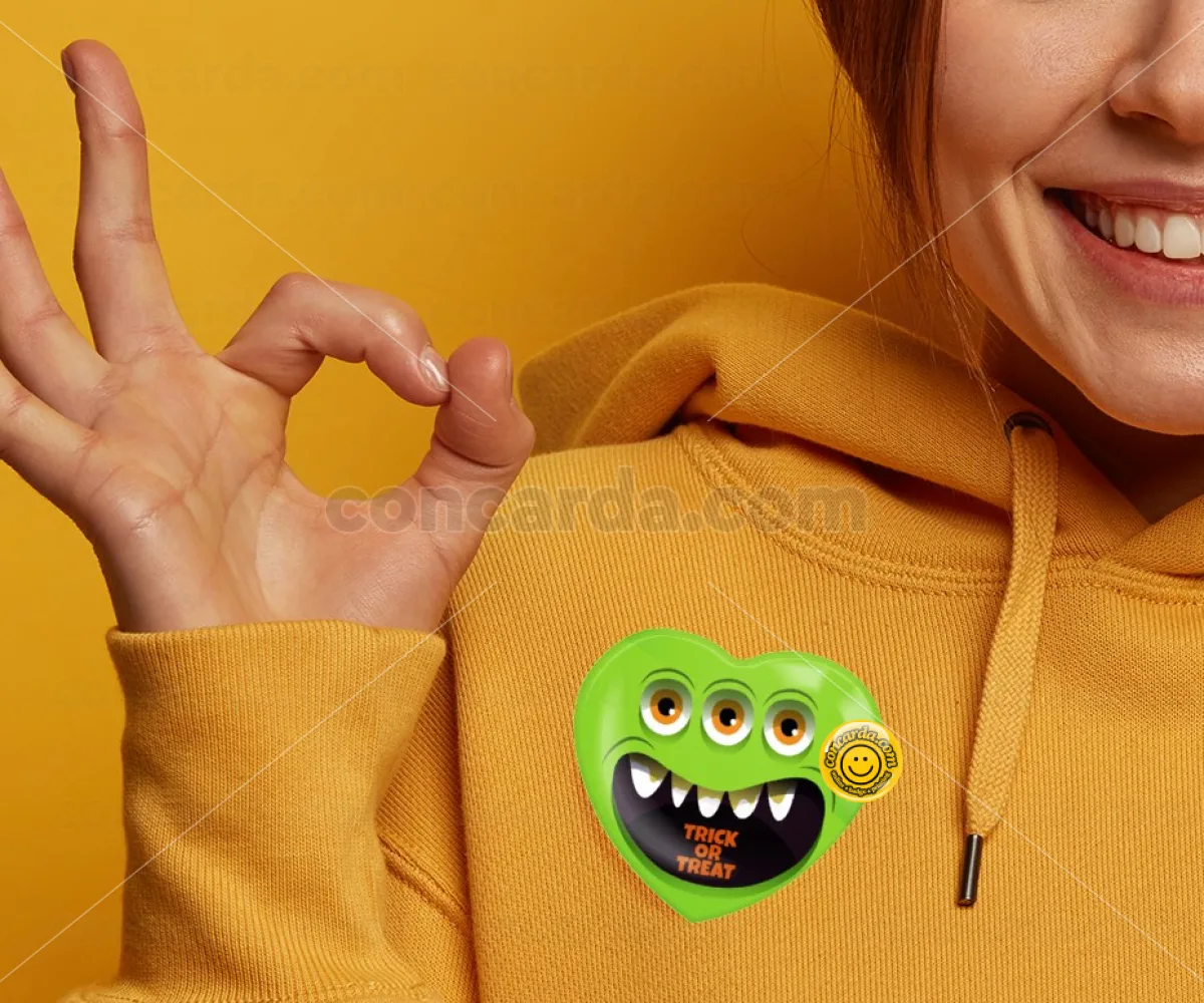 Halloween trick or treat 3 eyes monster — Κονκάρδα Καρδιά 57mm