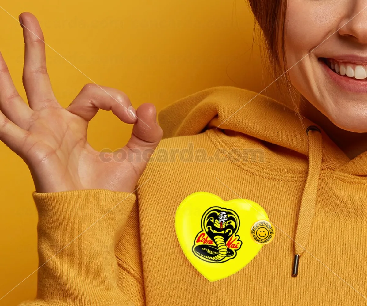 Cobra Kai Yellow — Κονκάρδα Καρδιά 57mm